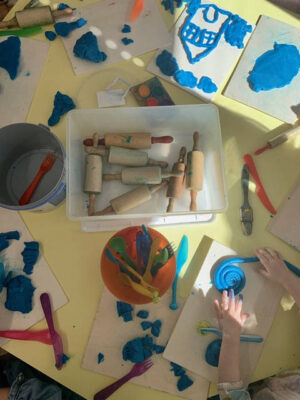 Atelier d’éveil plastique parents-enfants Atelier d’éveil plastique parents-enfants